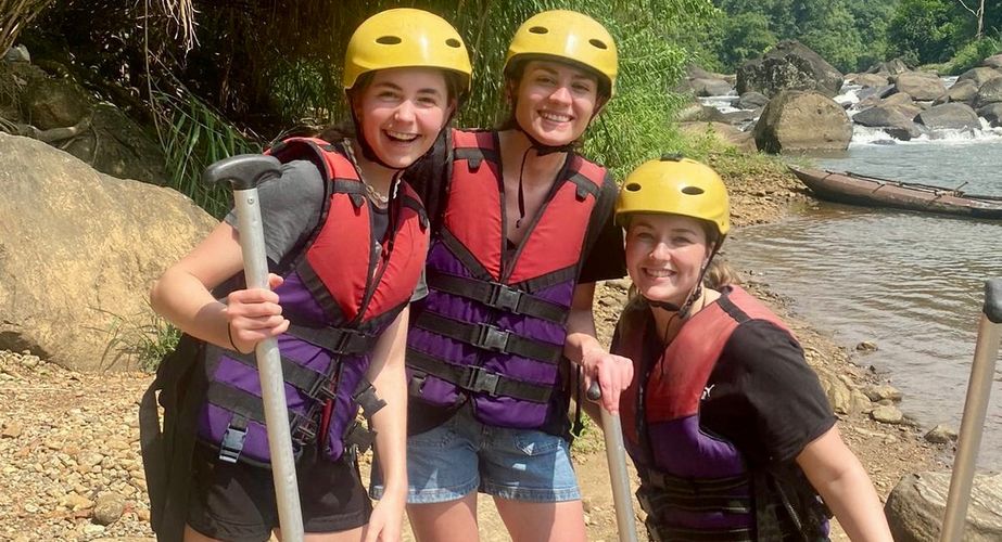 Raften tijdens de groepsreis Raften tijdens de groepsreis